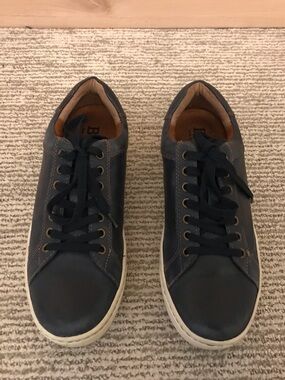 Born Women’s Navy Classic Genuine Leather tie up Sneakers, size 8.5 EUC